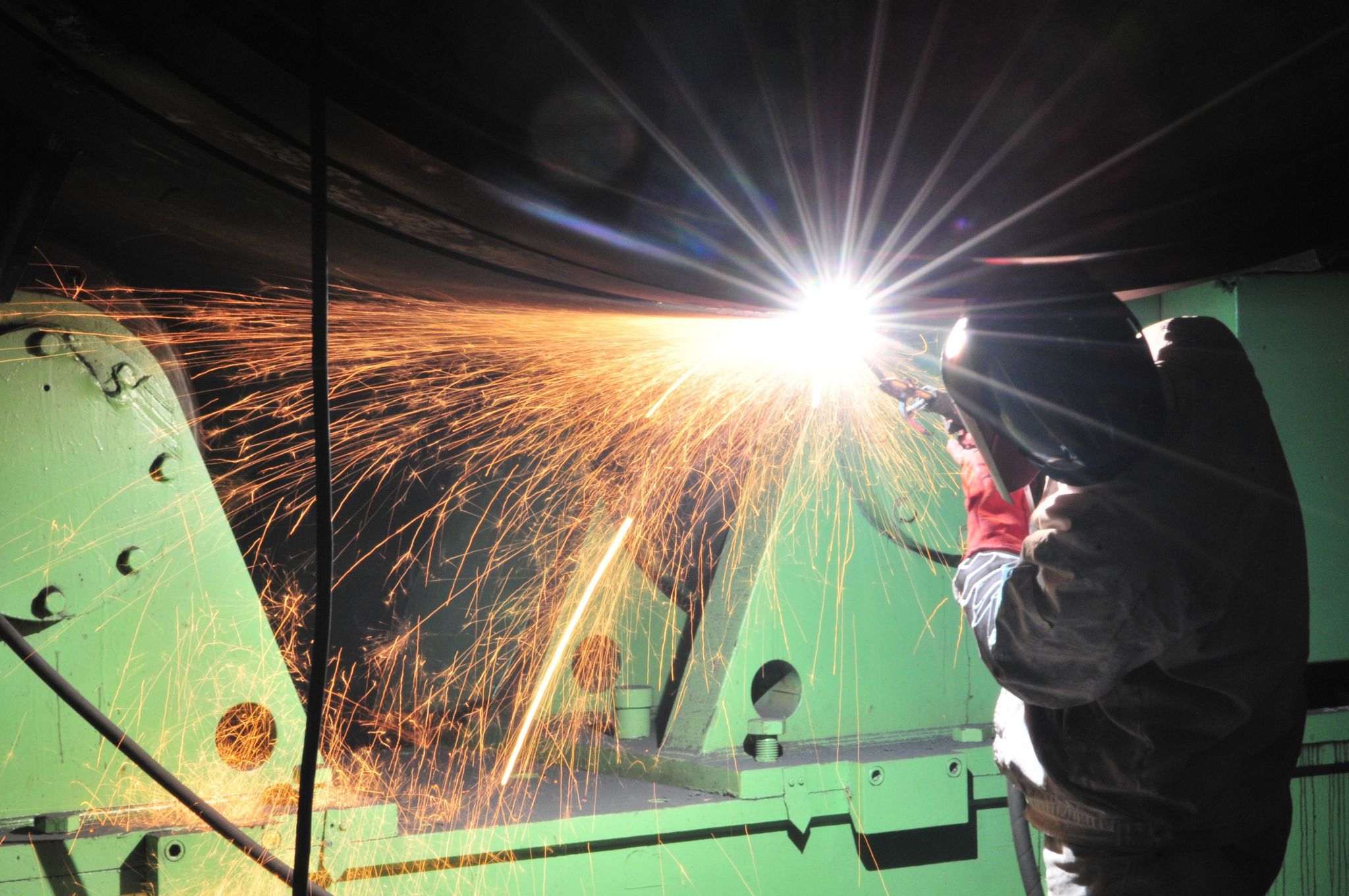 圖為哈鍋生產現場